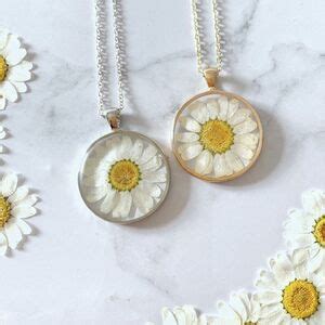 Pressed Flower Daisy Pendant By GG S Pin Up Couture