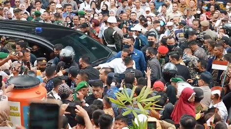 Ini Beneran Pak Jokowi Di Tengah Dari Dikejar Murid Sd Hingga Diajak