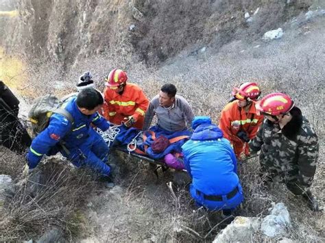 北京60岁女驴友穿业余登山鞋探险 跌落30余米后被营救 北晚新视觉