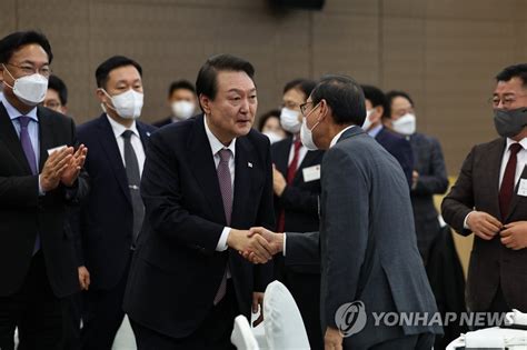 윤석열 대통령 국민의힘 원외당협위원장 초청 오찬 연합뉴스