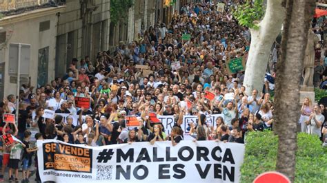 Mallorca Einheimische Protestieren Gegen Massentourismus Noz