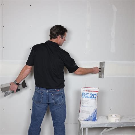 Sheetrock Brand Easy Sand 18 Lb 45 Minutes Set Time Lightweight Drywall Joint Compound In The