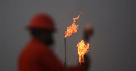 US oil and gas production set to turn down later in 2023 | Reuters