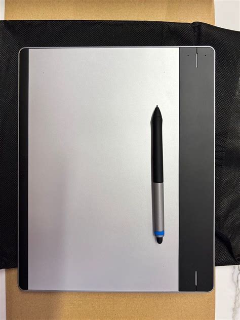 Wacom Intuos Pen And Touch Medium Tablet CTH 680 Drawing Tablet WITH