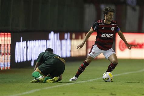 Rodrigo Caio Celebra Retorno Aos Gramados