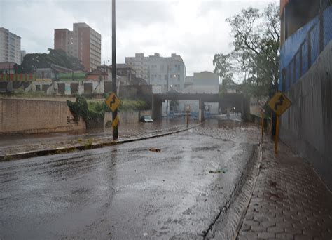 Temporal De 30 Minutos Alaga Ruas E Casas Em Araraquara SP Fotos Em