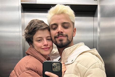 Agatha Moreira e Rodrigo Simas falam sobre casamento Não temos esse