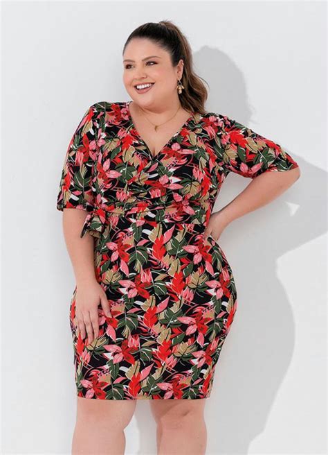 Vestido Floral Preto Com Transpasse Plus Size Marguerite