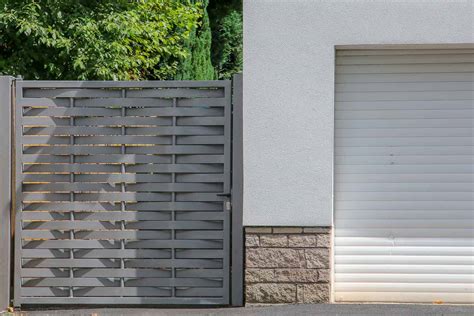 Contemporary And Modern Metal Driveway Gates