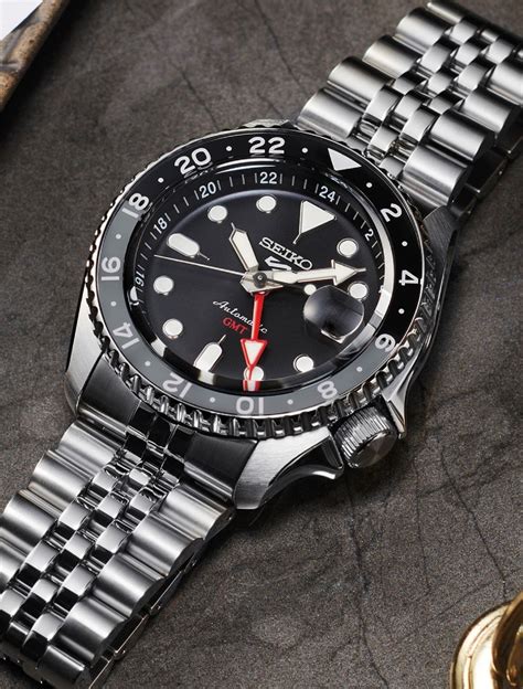 SEIKO 5 SPORTS GMT 3 เวลา ในราคายอมเยา watch world wide Truly a