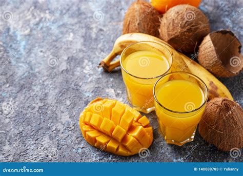 Suco De Fruto Tropical Fresco Da Mistura Imagem De Stock Imagem De