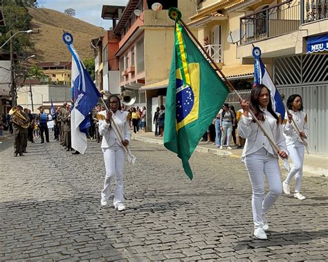 Desfile Em Trajano E Visconde Marca Comemora O Dos Anos Da