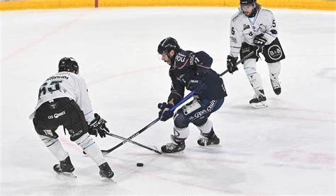 Hockey Sur Glace Ligne Magnus Une Affiche All Chante Entre Ducs Et