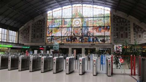 Adif invierte casi un millón de euros en la limpieza de la estación de