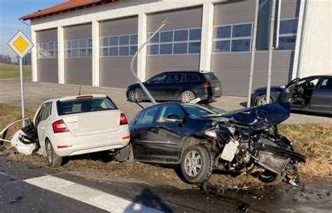 Vorfahrt An Kreuzung Bei Rimbach Missachtet Zwei Verletzte