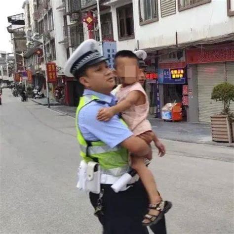 交警紧急救助，迷路儿童终回亲人怀抱小男孩幼儿园奶奶