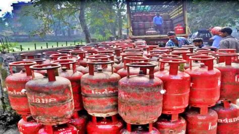 Commercial Lpg Cylinder Prices Slashed By Rs In National Capital