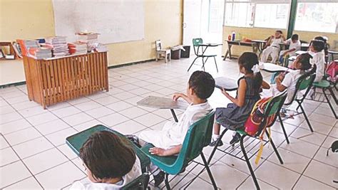 Están sin maestros 70 salones de escuelas de educación básica