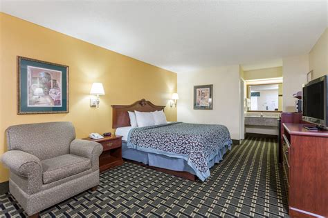 Days Inn & Suites by Wyndham Warner Robins Near Robins AFB | Warner Robins, GA Hotels