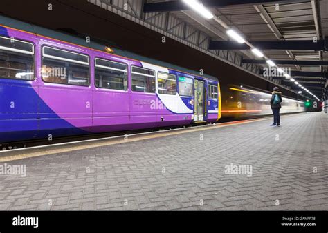 Arriva Northern Rail Classe 142 Pacer Train Fixe Et Classe 156