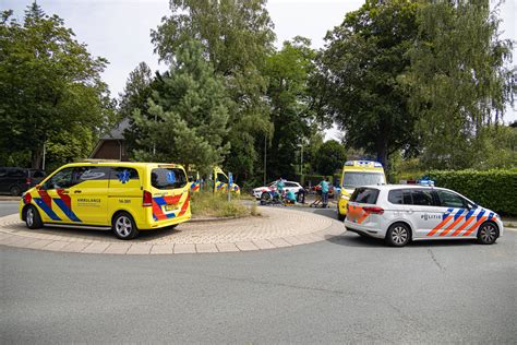 Fietser Ernstig Gewond Na Botsing Met Bestelbus Op Rotonde In Bussum