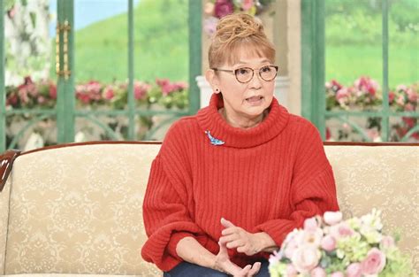 【写真 13枚】12月4日に放送される「徹子の部屋」に出演する岡崎友紀さん＝テレビ朝日提供 Mantanweb（まんたんウェブ）