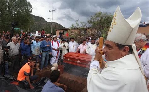 Sepultan Cuerpos De Sacerdotes Jesuitas Asesinados En Chihuahua Telediario México