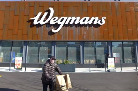 New York CIty’s First Wegmans Is Like a Boozy Suburban Vacation - Eater NY