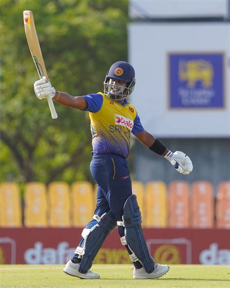 Chamari Athapaththu raises the bat after a quickfire half-century ...