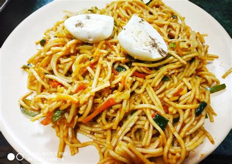 Egg Hakka Noodles Recipe By Kuldeep Kaur Cookpad