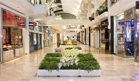 How Landscape Design Can Attract Shopping Mall Foot Traffic