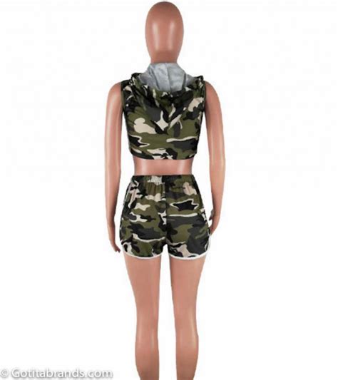 What To Wear With Army Camo Shorts For Women Over