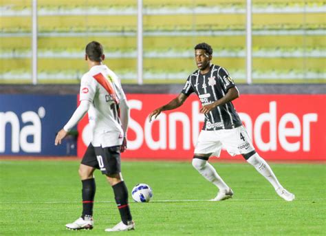 Corinthians Erra Na Defesa Cansa No Segundo Tempo E Perde Para O