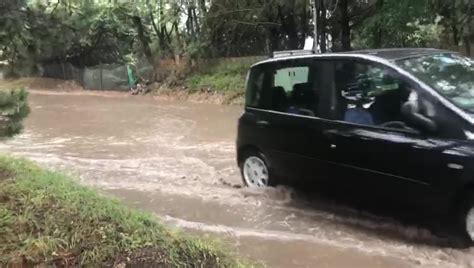 Ondata Di Maltempo A Perugia Forte Temporale Strade Allagate