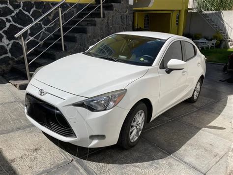 Toyota Yaris R LE Usado 2017 Color Blanco Precio 215 000