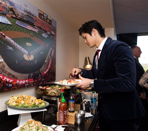 Shohei Ohtani Doing Things On Twitter Shohei Ohtani Having Sushi