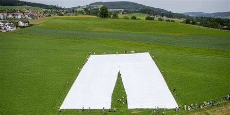 Grösste Hose der Welt geschneidert Schweiz Ausland