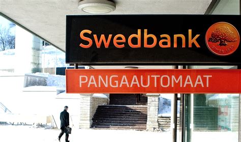 ФОТО DELFI: В Хаапсалу проходит митинг против действий Swedbank - Delfi RUS