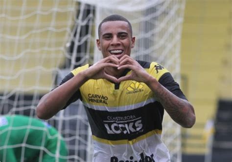 Atacante do Criciúma é contratado pelo Corinthians