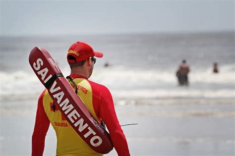 Praias De Porto Seguro V O Ter Salva Vidas Cabr Lia Agora