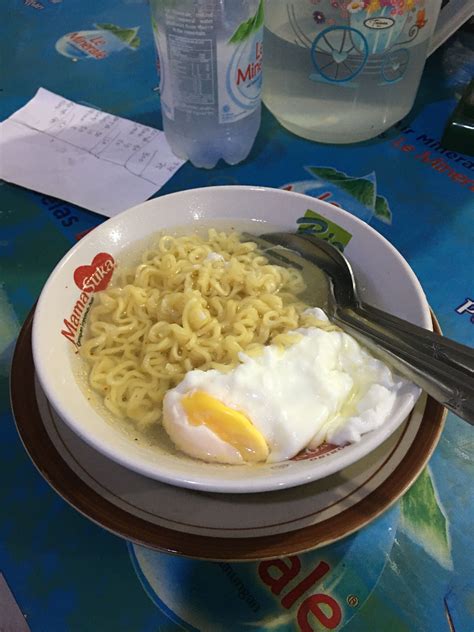 kalori indomie rebus telur - Luke Hemmings