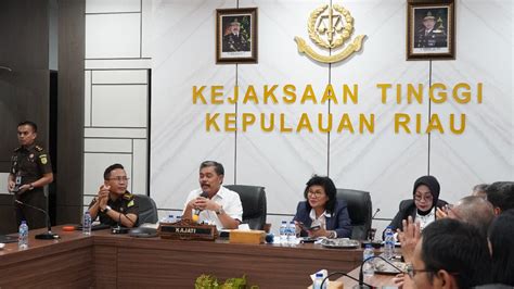 Komisi Kejaksaan Ri Bahas Laporan Pengaduan Masyarakat Di Kejati Kepri