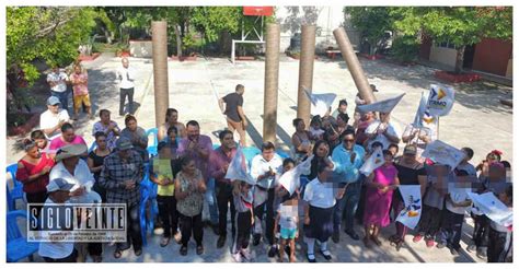 La construcción de la techumbre en la Escuela Primaria Josefa Ortiz de