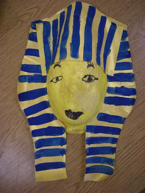 WHAT'S HAPPENING IN THE ART ROOM??: 2nd Grade Egyptian Masks