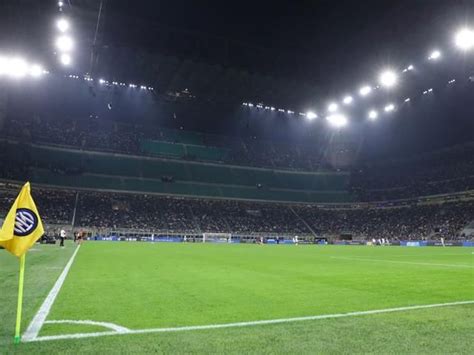 Inter Sampdoria Tifosi Abbandonano La Curva Nord Ucciso Capo Ultras