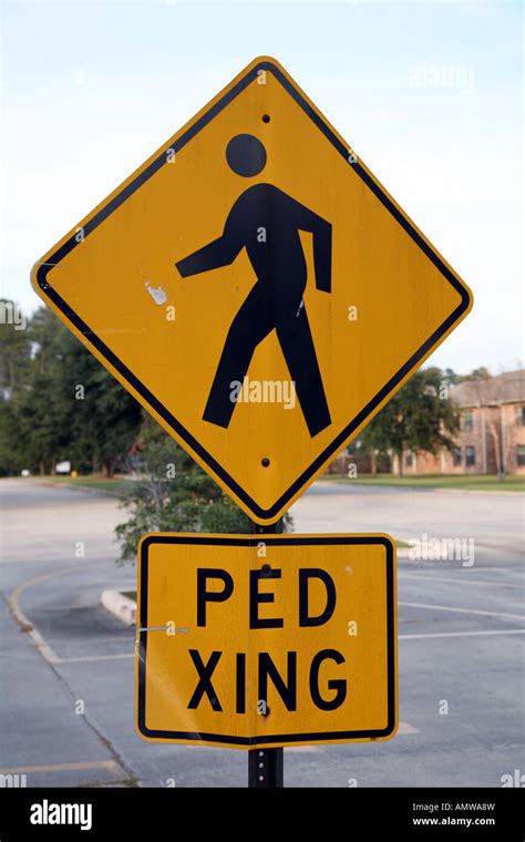 Ped Xing Sign Hi Res Stock Photography And Images Alamy