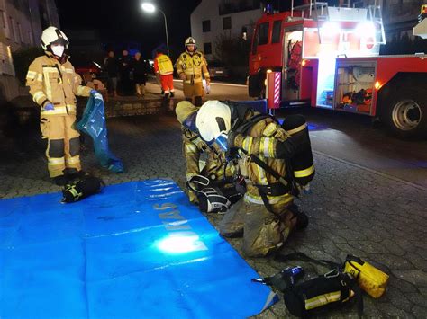 Wohnungsbrand In Ha Furt Rei T Feuerwehr Aus Schlaf Raub Von Flammen