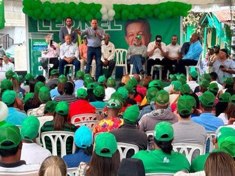 Los Exdirigentes Del Prm Y Pld Que Fueron Juramentados En La Fuerza Del