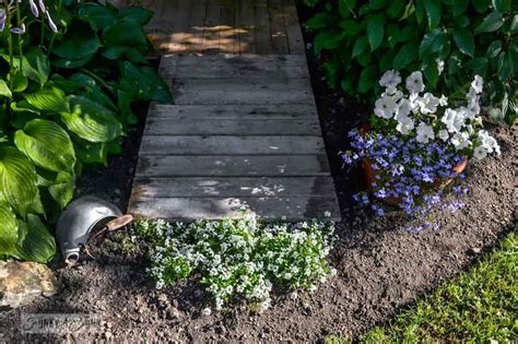 Build An Easy And Free Pallet Garden Walkway Funky Junk Interiors