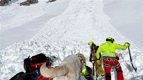 Bolzano Scialpinista Muore Travolto Da Una Valanga In Val Senales